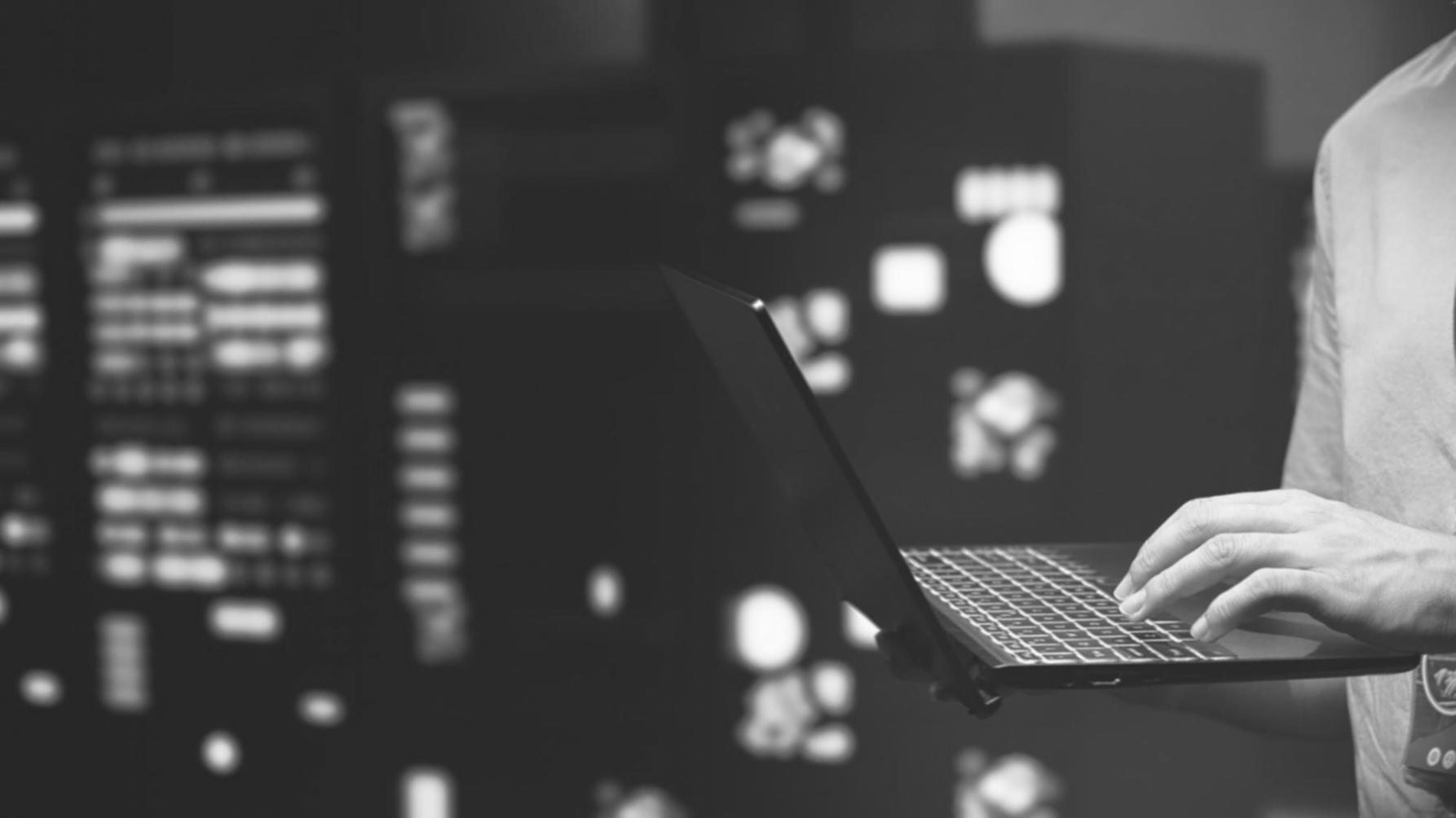 Support medewerker helpt speler met technisch probleem